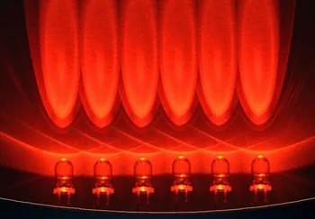 1000PCS / DAUG LED lempos granulių linija, 5MM / F5 apvalios baltos plaukų raudona, skaidri, itin ryškios šviesos diodų ilgas kojas
