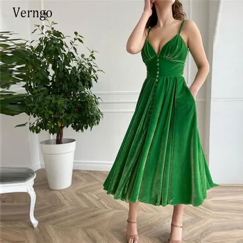 Verngo 2021 Paprasta Taikyti Green Velvet Trumpas Vakare Šalies Dressses Spagečiai Dirželiai Sagos Priekyje Arbata Ilgis Bridemaid Suknelė